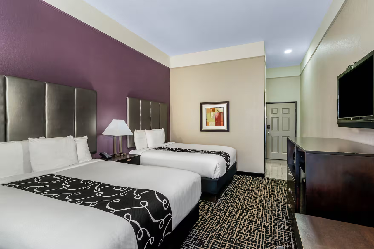 2 Queen Beds Room